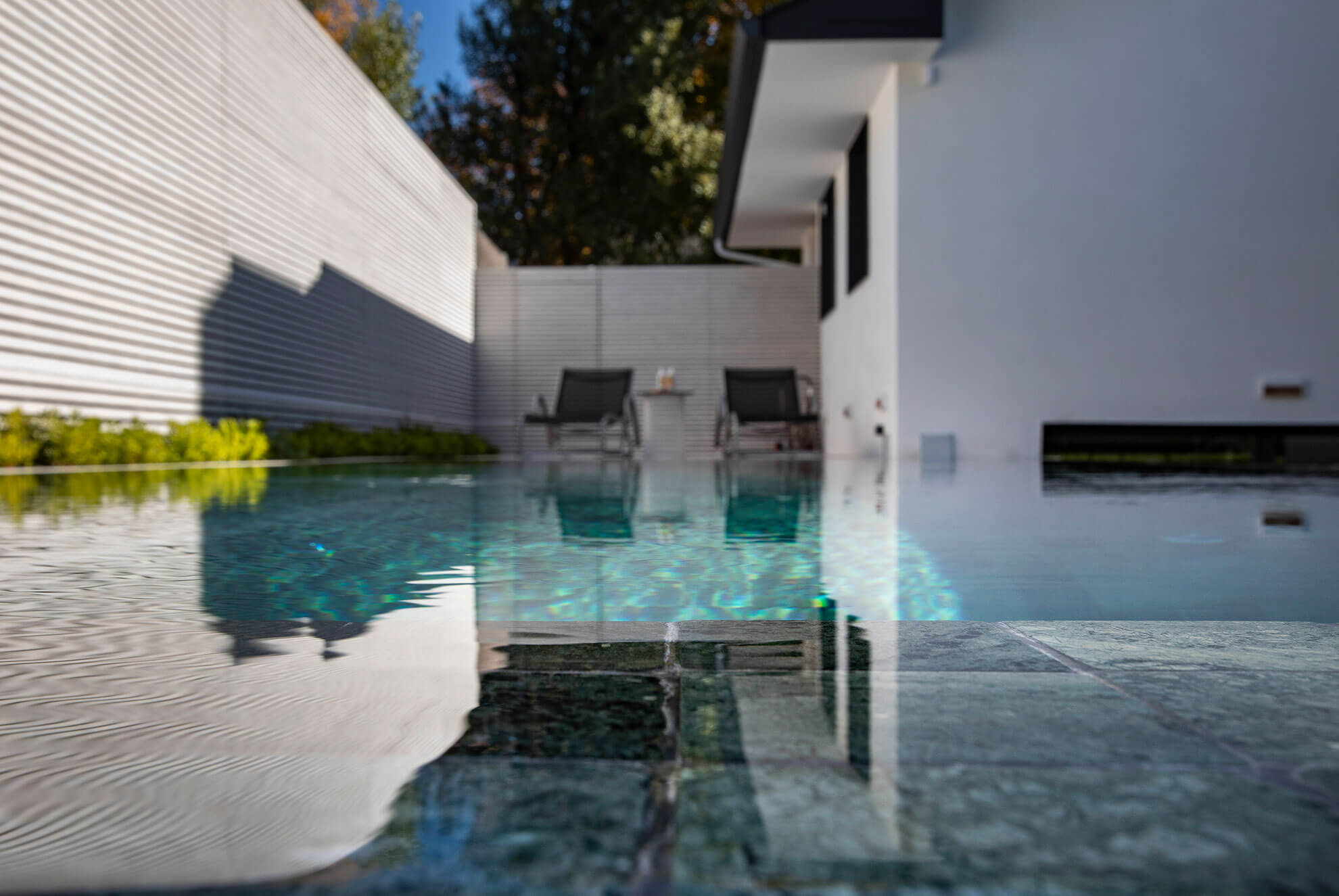 Piscina en mármol Verde Indio,en formato mosaico